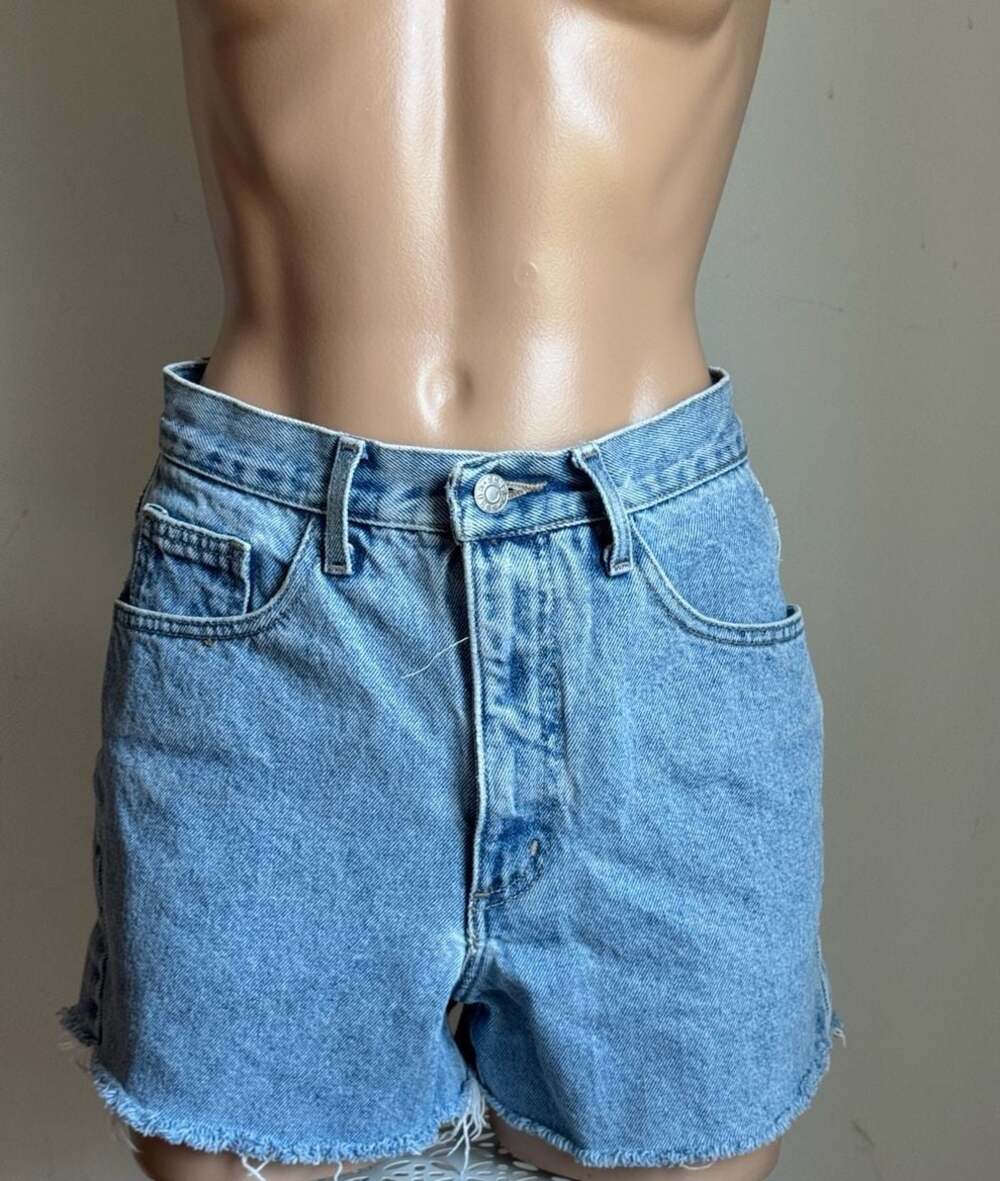 Guess - Picture 3 of 3